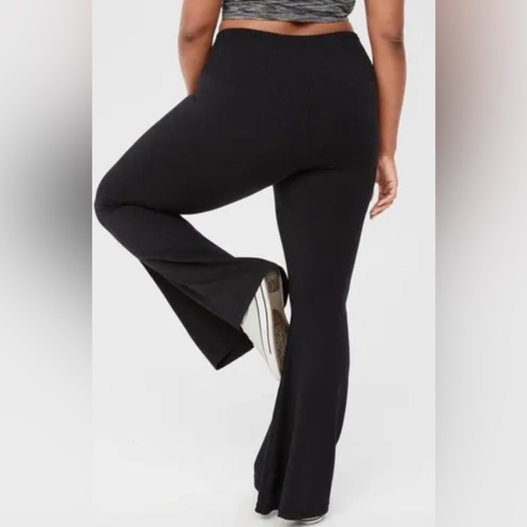 Aerie Offline Real Me Super Flare Smocked High Rise Leggings - Black NWOT - Picture 3 of 8